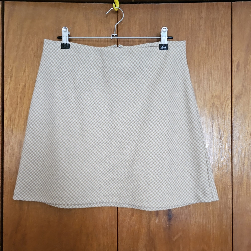 Wilfred Classic A-line Tan Houndstooth Mini Skirt. Size 8